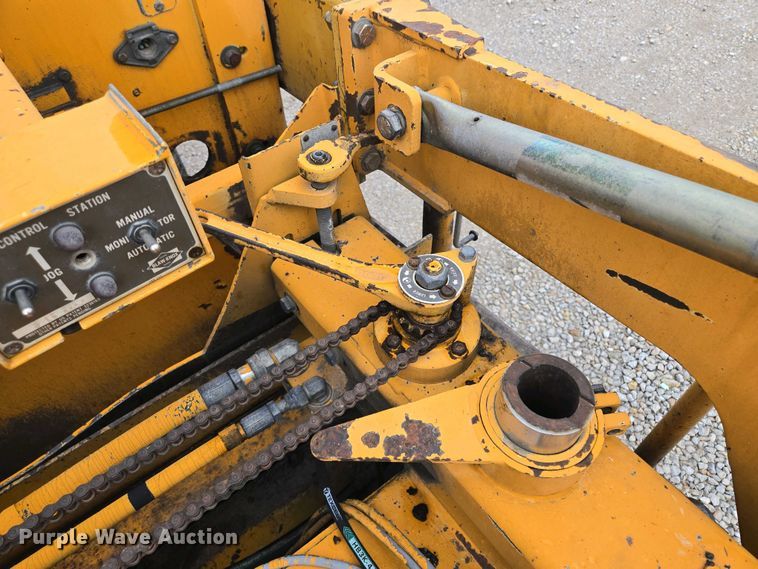 image for item EM7070 1999 Blaw-Knox  PF-3172 paver