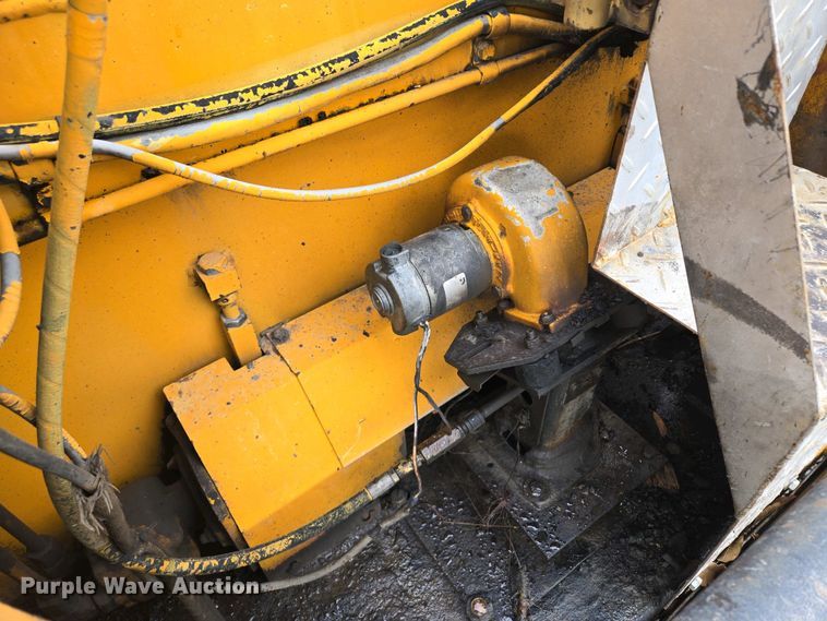 image for item EM7070 1999 Blaw-Knox  PF-3172 paver