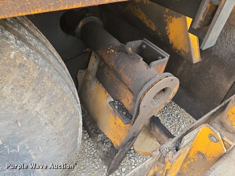 image for item EM7070 1999 Blaw-Knox  PF-3172 paver