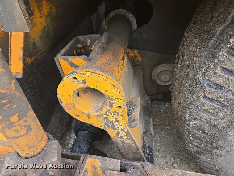 image for item EM7070 1999 Blaw-Knox  PF-3172 paver