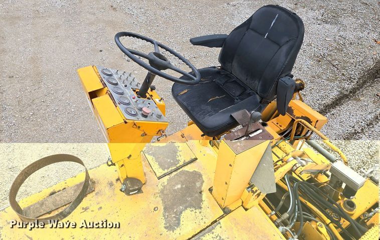 image for item EM7070 1999 Blaw-Knox  PF-3172 paver