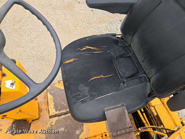 image for item EM7070 1999 Blaw-Knox  PF-3172 paver