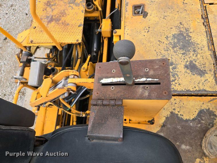 image for item EM7070 1999 Blaw-Knox  PF-3172 paver