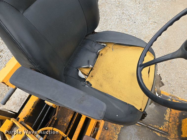 image for item EM7070 1999 Blaw-Knox  PF-3172 paver