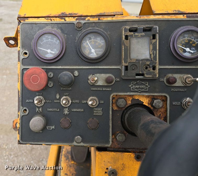 image for item EM7070 1999 Blaw-Knox  PF-3172 paver