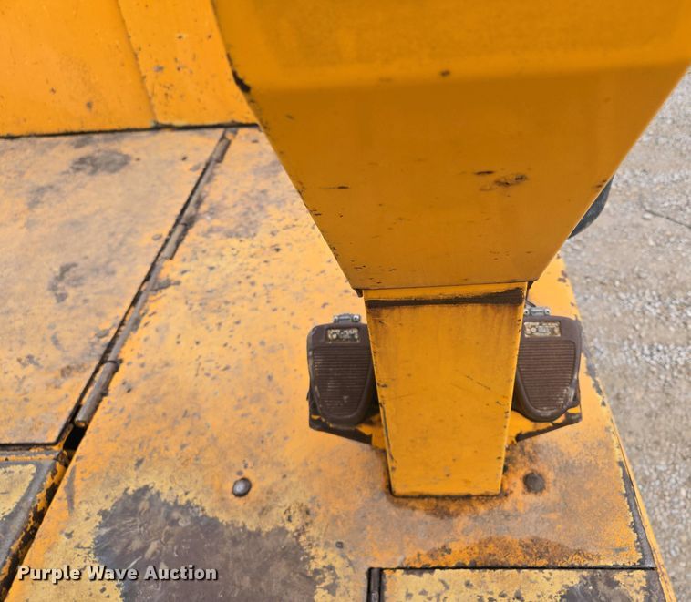 image for item EM7070 1999 Blaw-Knox  PF-3172 paver