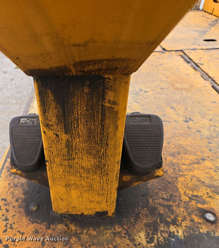 image for item EM7070 1999 Blaw-Knox  PF-3172 paver