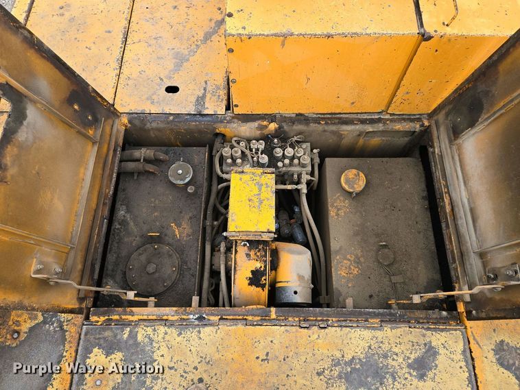 image for item EM7070 1999 Blaw-Knox  PF-3172 paver