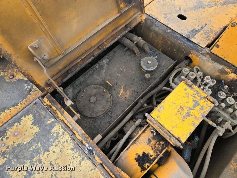 image for item EM7070 1999 Blaw-Knox  PF-3172 paver