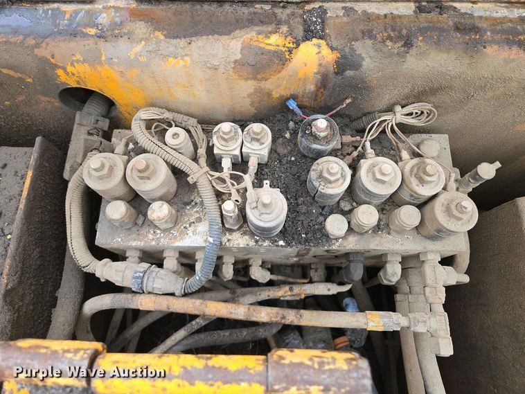 image for item EM7070 1999 Blaw-Knox  PF-3172 paver