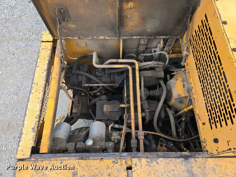 image for item EM7070 1999 Blaw-Knox  PF-3172 paver