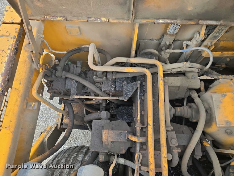 image for item EM7070 1999 Blaw-Knox  PF-3172 paver