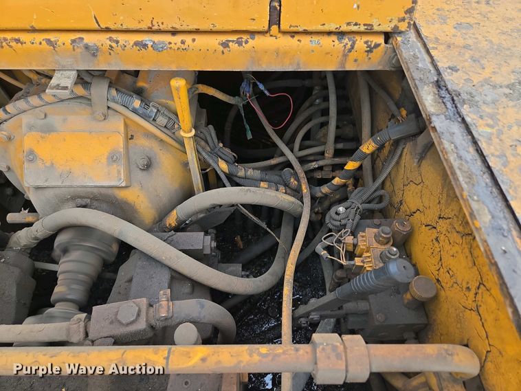 image for item EM7070 1999 Blaw-Knox  PF-3172 paver