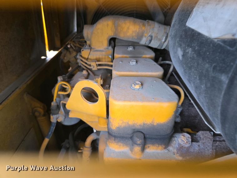 image for item EM7070 1999 Blaw-Knox  PF-3172 paver