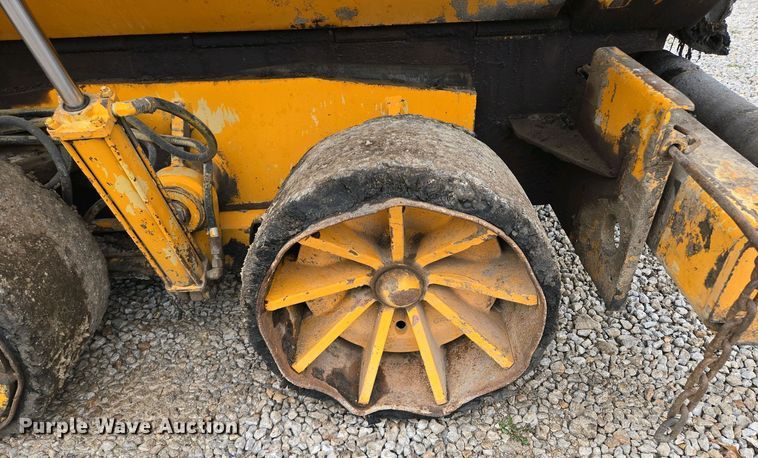 image for item EM7070 1999 Blaw-Knox  PF-3172 paver