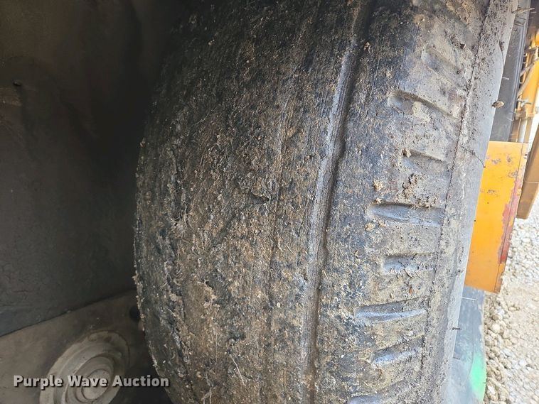 image for item EM7070 1999 Blaw-Knox  PF-3172 paver