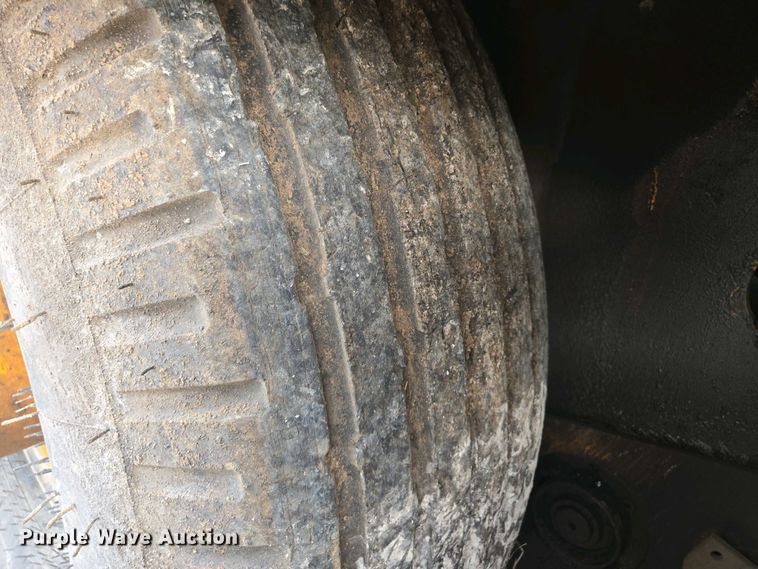 image for item EM7070 1999 Blaw-Knox  PF-3172 paver