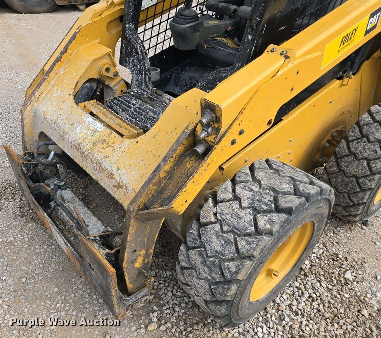 image for item EM7072 2015 Caterpillar 262D skid steer loader
