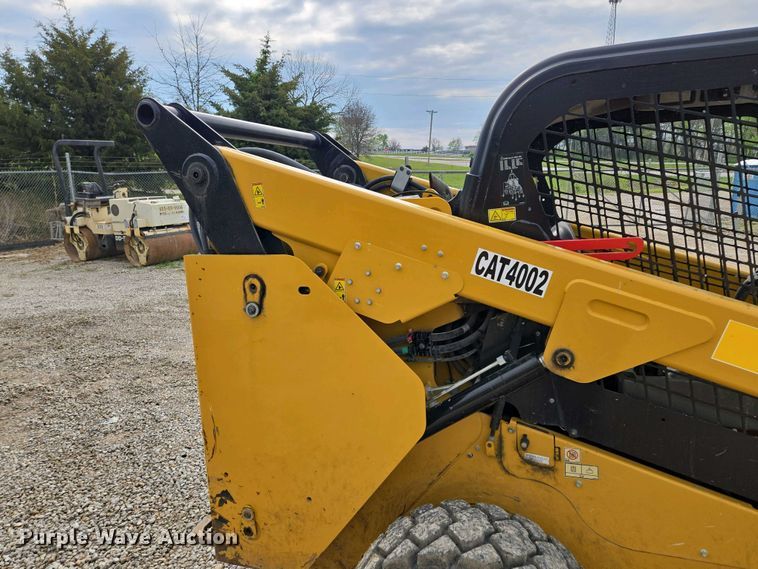 image for item EM7072 2015 Caterpillar 262D skid steer loader