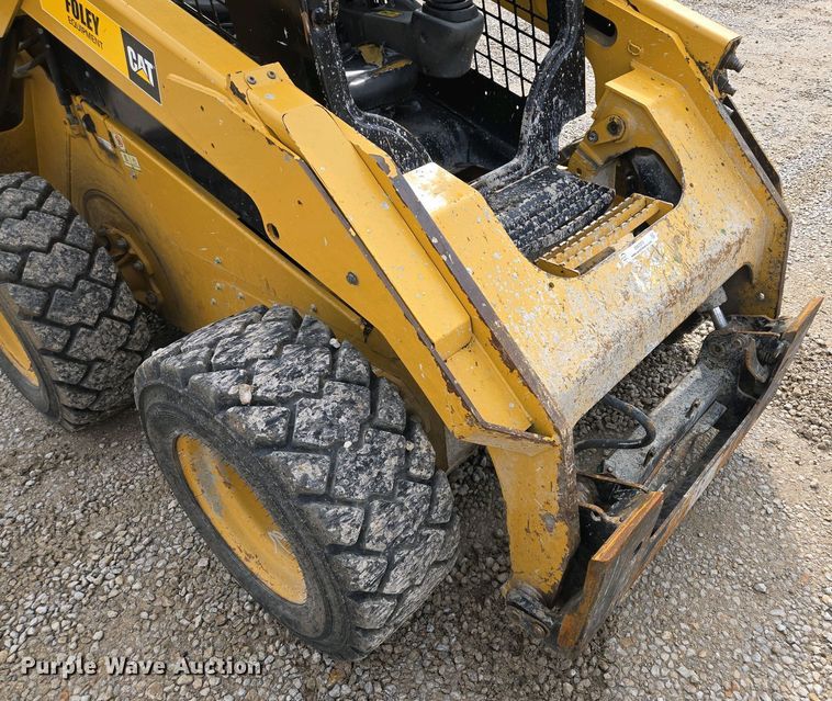 image for item EM7072 2015 Caterpillar 262D skid steer loader