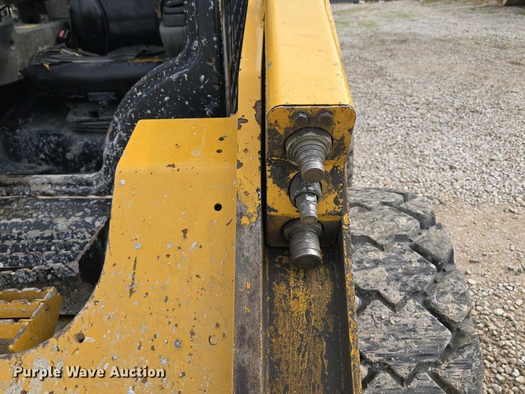 image for item EM7072 2015 Caterpillar 262D skid steer loader
