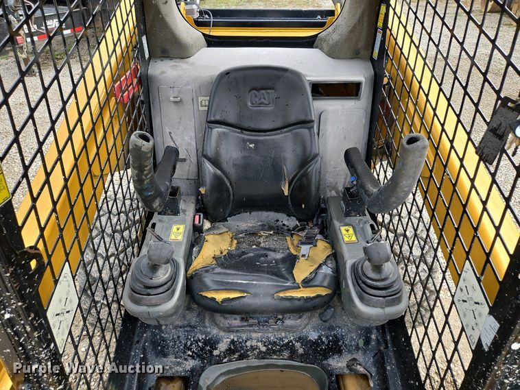image for item EM7072 2015 Caterpillar 262D skid steer loader