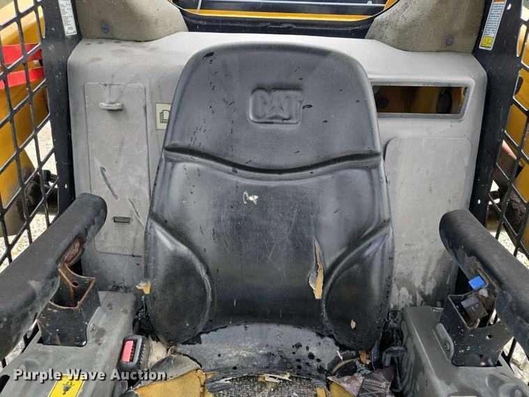 image for item EM7072 2015 Caterpillar 262D skid steer loader