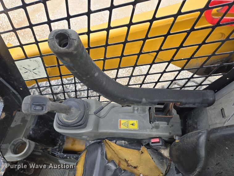 image for item EM7072 2015 Caterpillar 262D skid steer loader