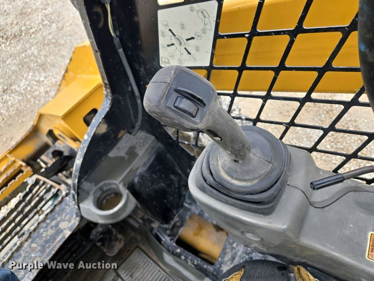 image for item EM7072 2015 Caterpillar 262D skid steer loader