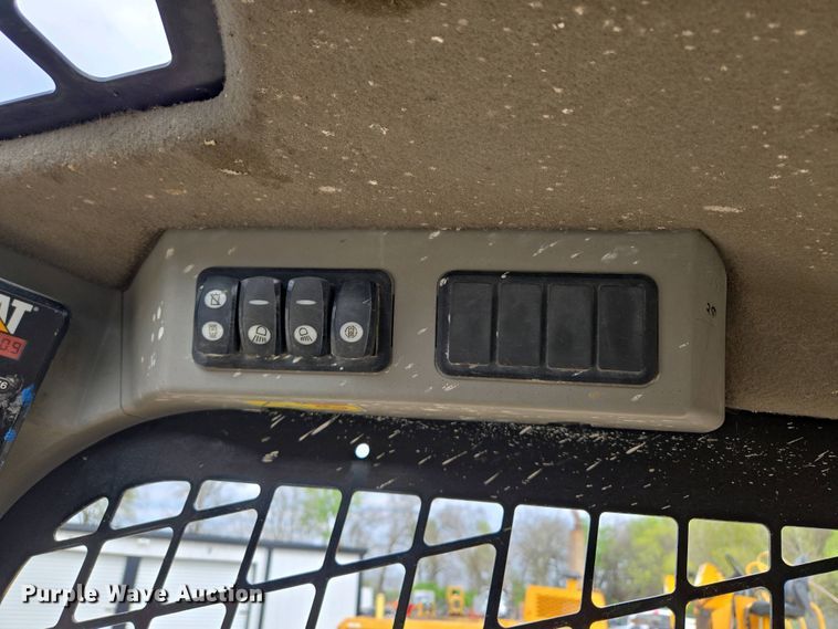 image for item EM7072 2015 Caterpillar 262D skid steer loader