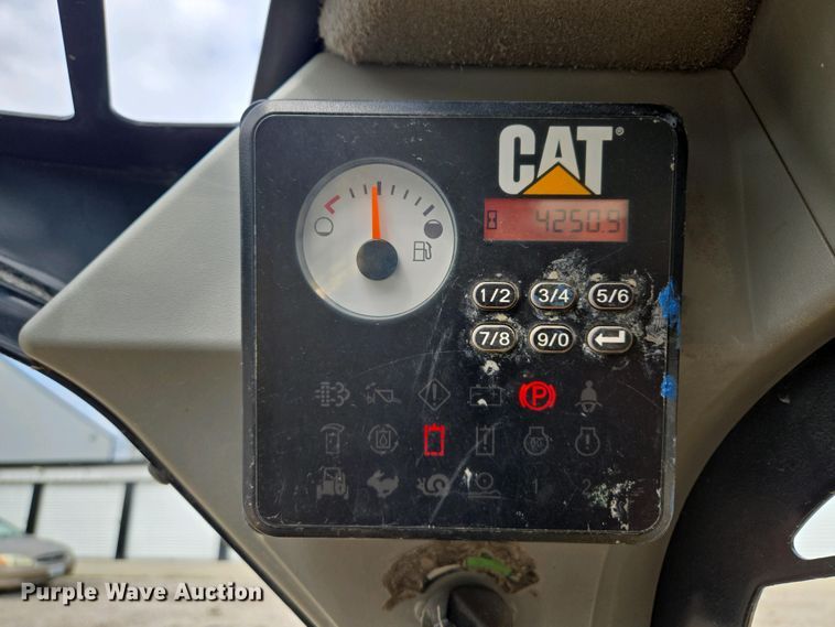 image for item EM7072 2015 Caterpillar 262D skid steer loader