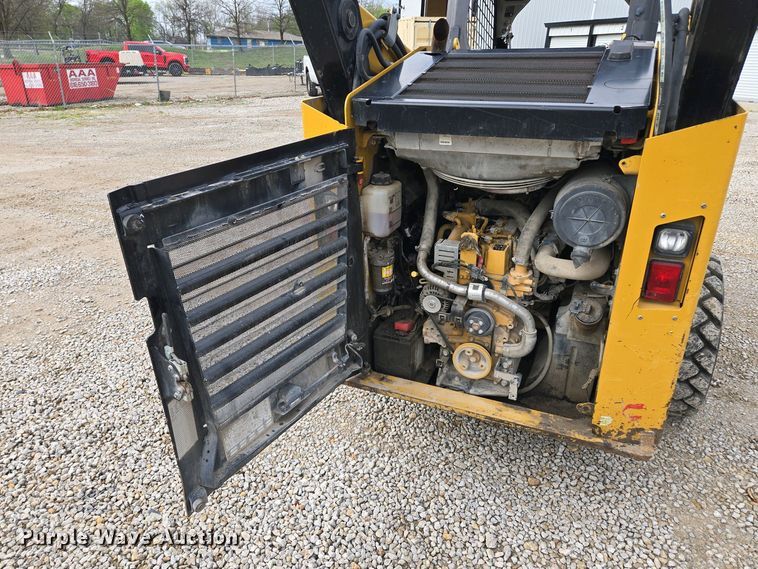 image for item EM7072 2015 Caterpillar 262D skid steer loader