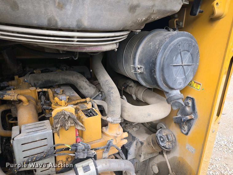 image for item EM7072 2015 Caterpillar 262D skid steer loader