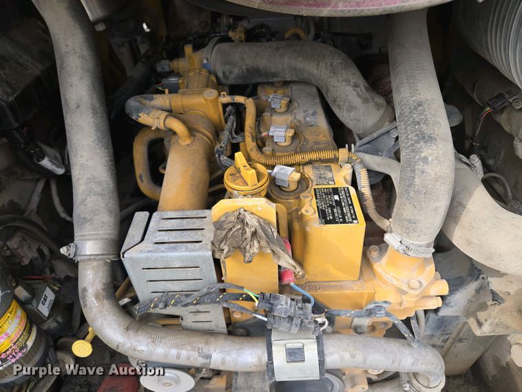image for item EM7072 2015 Caterpillar 262D skid steer loader