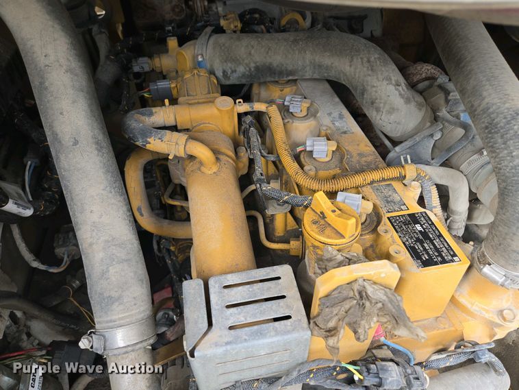 image for item EM7072 2015 Caterpillar 262D skid steer loader