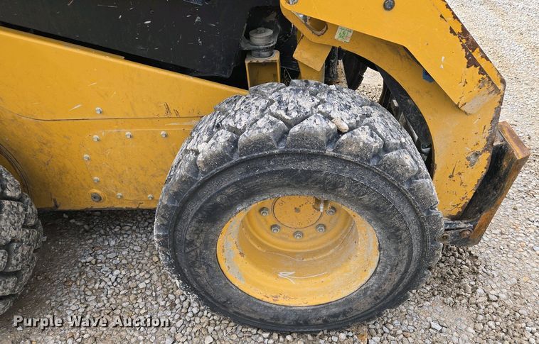 image for item EM7072 2015 Caterpillar 262D skid steer loader