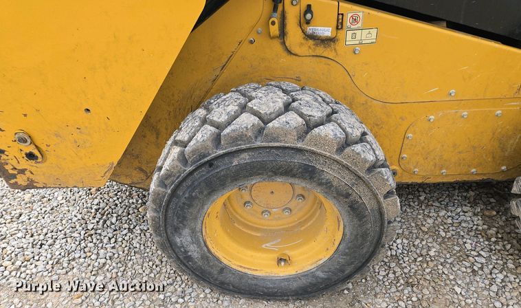 image for item EM7072 2015 Caterpillar 262D skid steer loader