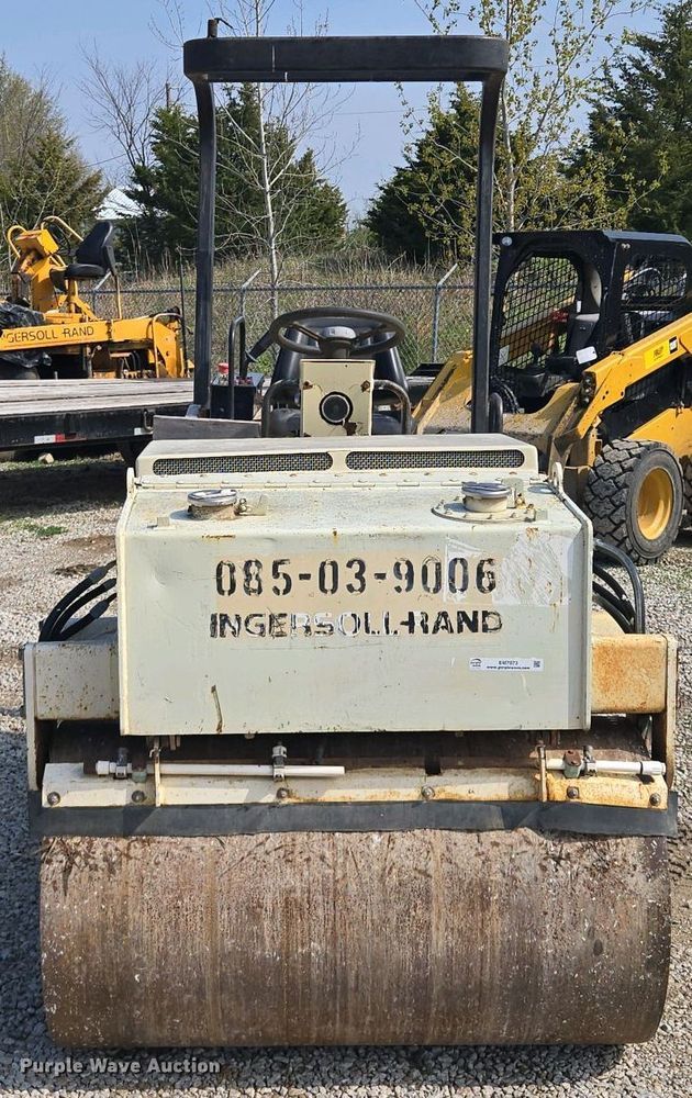 image for item EM7073 1987 Ingersoll Rand DD-32 double drum vibratory roller