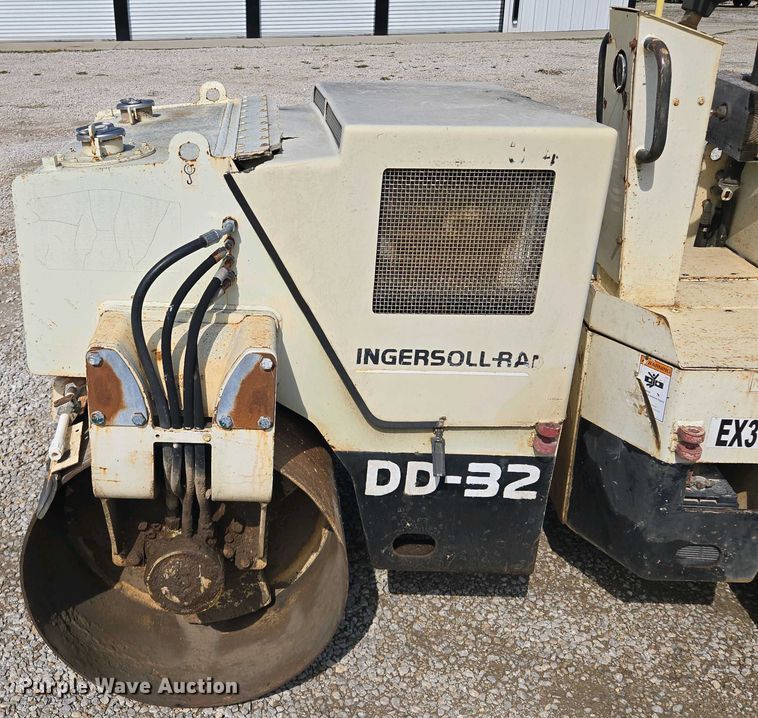 image for item EM7073 1987 Ingersoll Rand DD-32 double drum vibratory roller