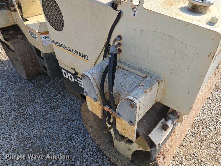 image for item EM7073 1987 Ingersoll Rand DD-32 double drum vibratory roller