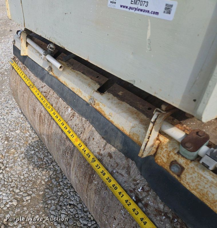 image for item EM7073 1987 Ingersoll Rand DD-32 double drum vibratory roller