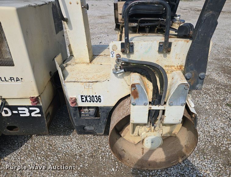 image for item EM7073 1987 Ingersoll Rand DD-32 double drum vibratory roller