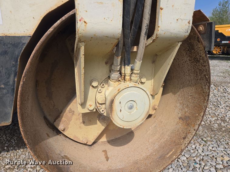 image for item EM7073 1987 Ingersoll Rand DD-32 double drum vibratory roller