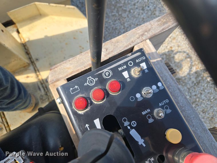 image for item EM7073 1987 Ingersoll Rand DD-32 double drum vibratory roller