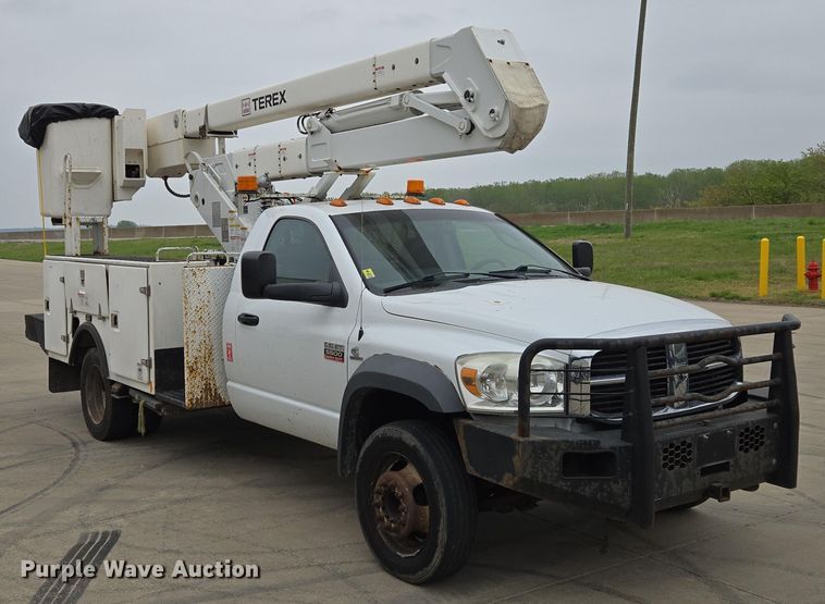 image for item EM7085 2010 Dodge  Ram 5500  bucket truck