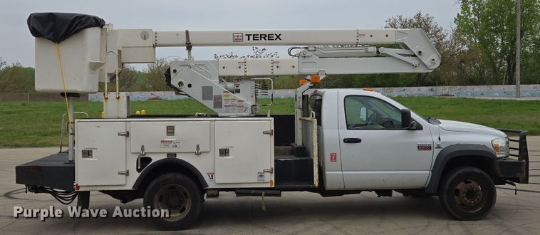 image for item EM7085 2010 Dodge  Ram 5500  bucket truck