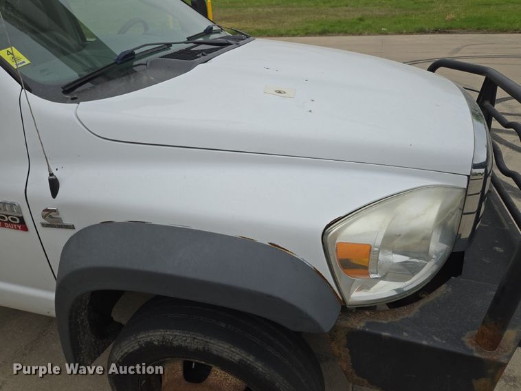 image for item EM7085 2010 Dodge  Ram 5500  bucket truck