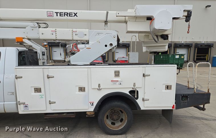 image for item EM7085 2010 Dodge  Ram 5500  bucket truck