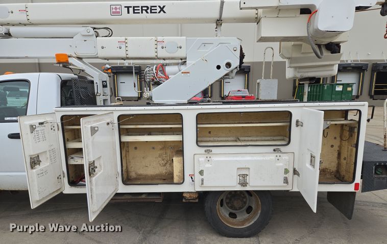 image for item EM7085 2010 Dodge  Ram 5500  bucket truck