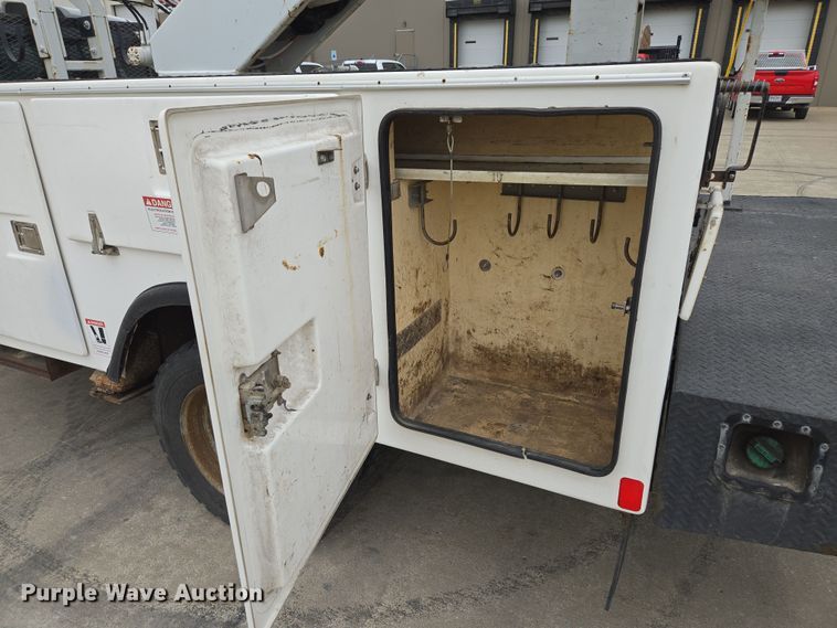 image for item EM7085 2010 Dodge  Ram 5500  bucket truck